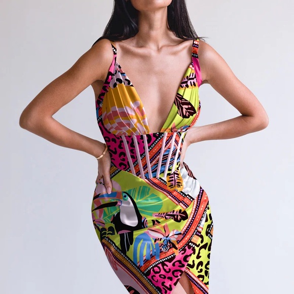 Averie Sweetheart Bodycon Midi Dress - Picture 2 of 14